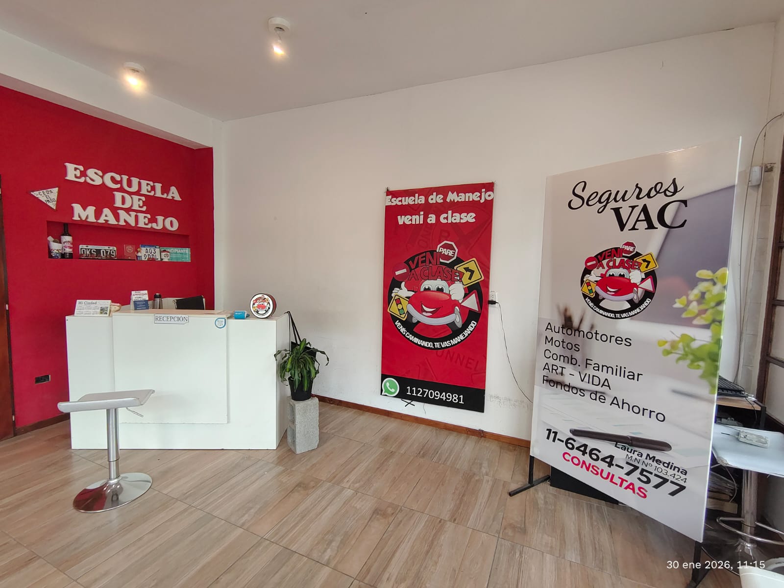 Interior del local - zona de espera